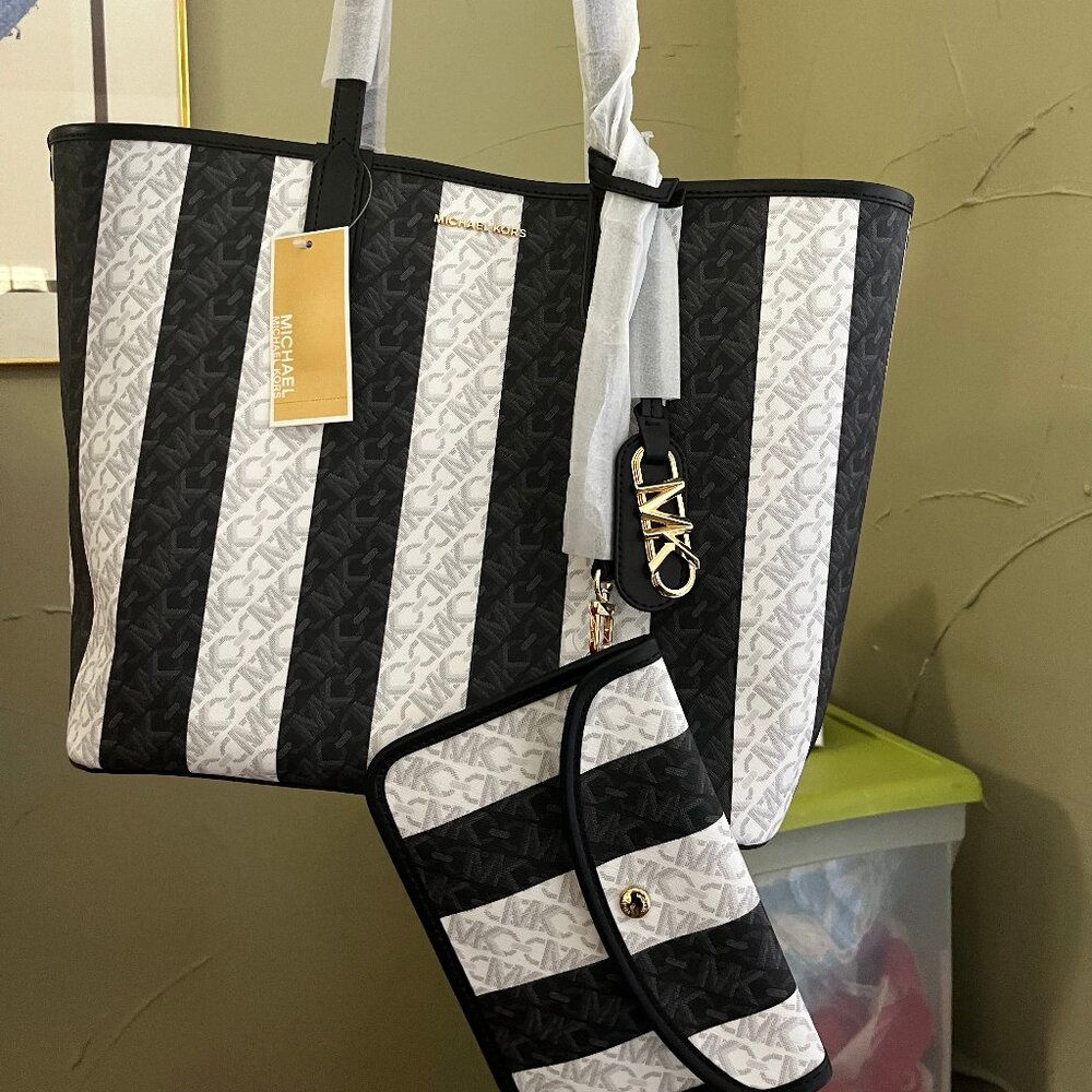 Michael Kors Large EW Reversible Tote w/ Detachable Pouch